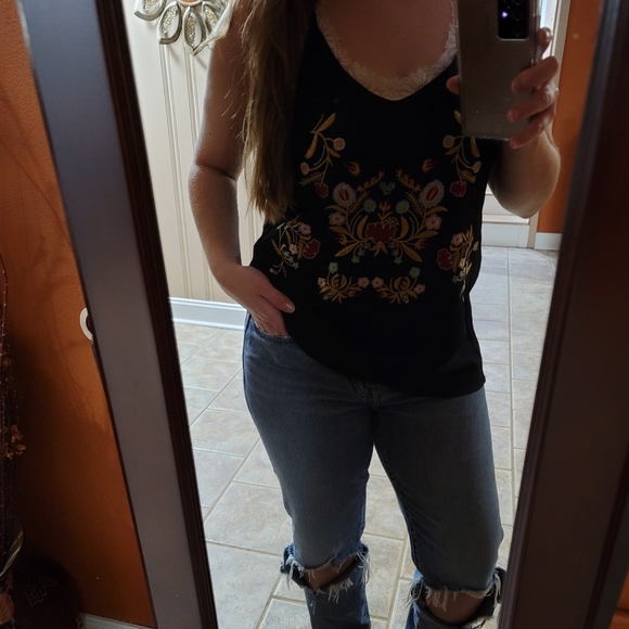 Floral Embroidered Cami Tank - Picture 4 of 9